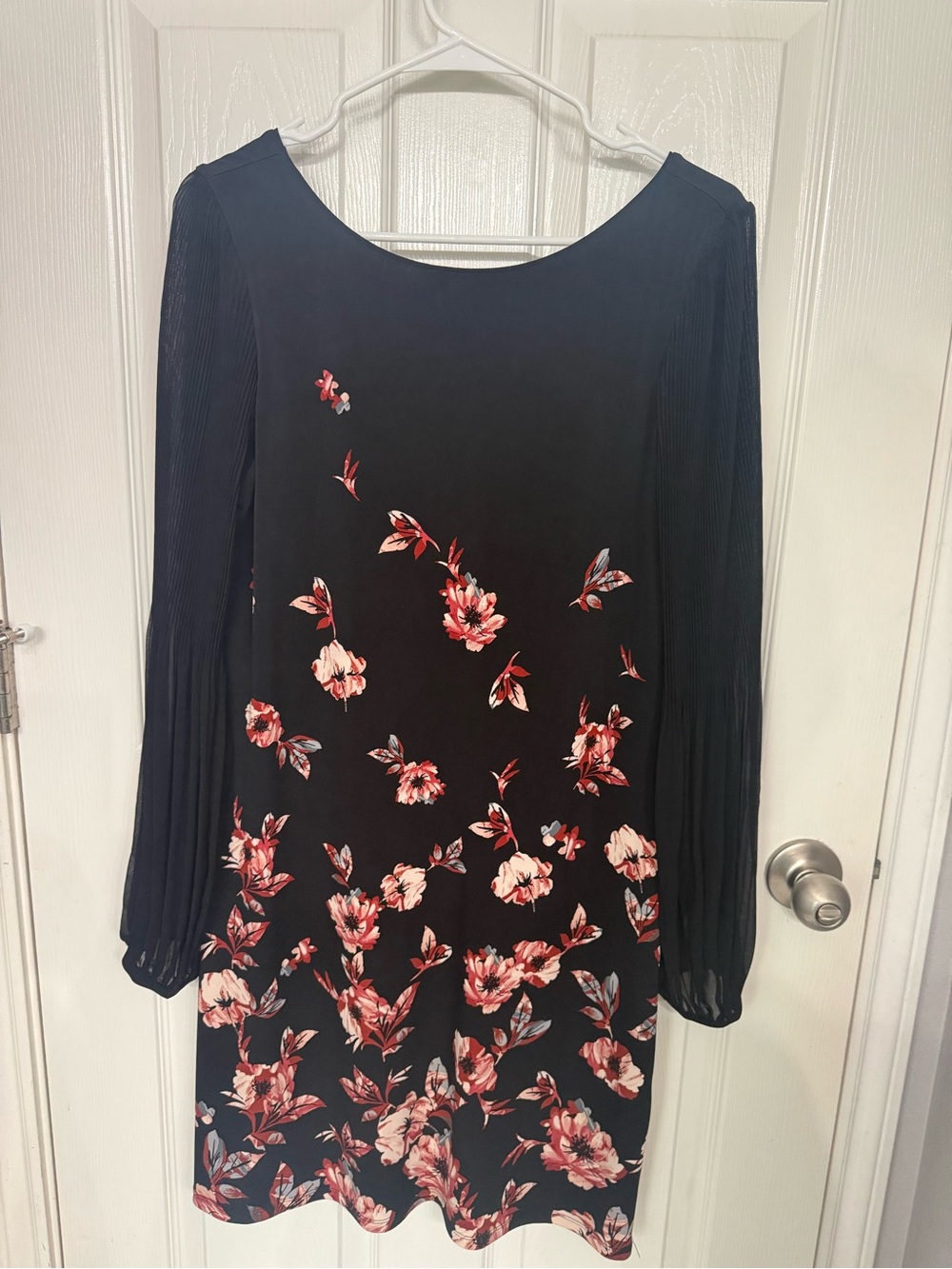 White House Black Market Floral Pleated Sleeve Dress M